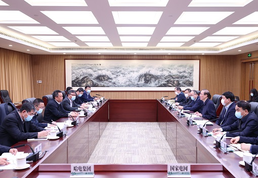 辛保安、張智剛與哈電集團(tuán)董事長曹志安、總經(jīng)理吳偉章會(huì)談
