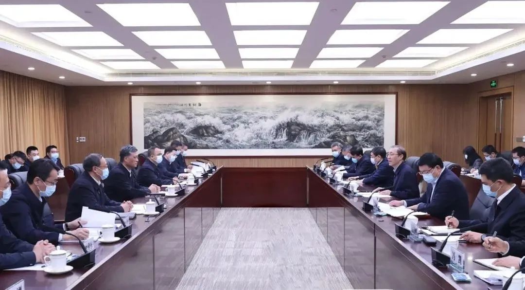 辛保安、張智剛與新疆維吾爾自治區(qū)、新疆生產(chǎn)建設(shè)兵團(tuán)領(lǐng)導(dǎo)會談