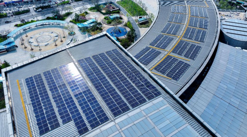 1.2MW！山東商業(yè)綜合體屋頂光伏發(fā)電項(xiàng)目并網(wǎng)發(fā)電