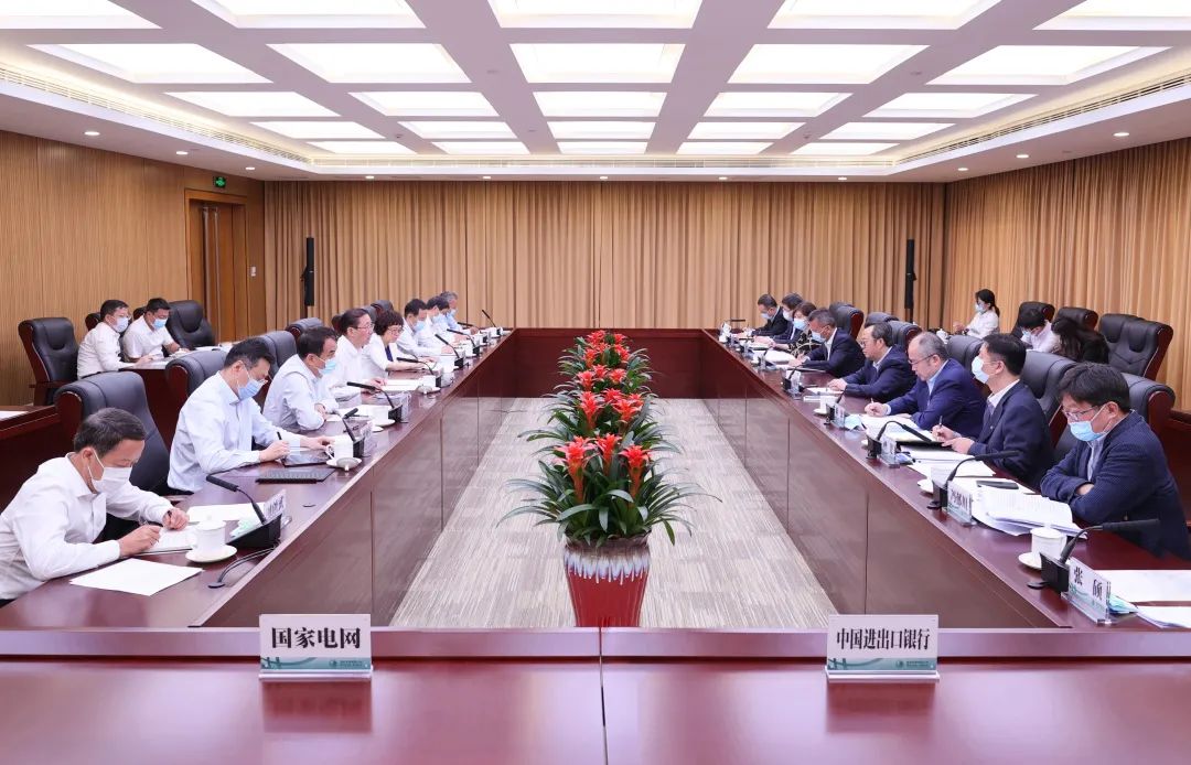 國家電網(wǎng)公司董事長、黨組書記辛保安與進(jìn)出口銀行董事長吳富林會談