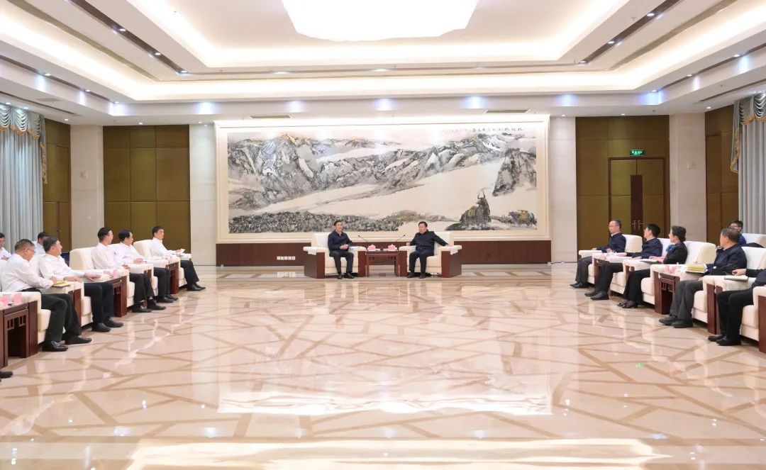 國家電網(wǎng)公司董事長、黨組書辛保安與四川省委書記王曉暉會談
