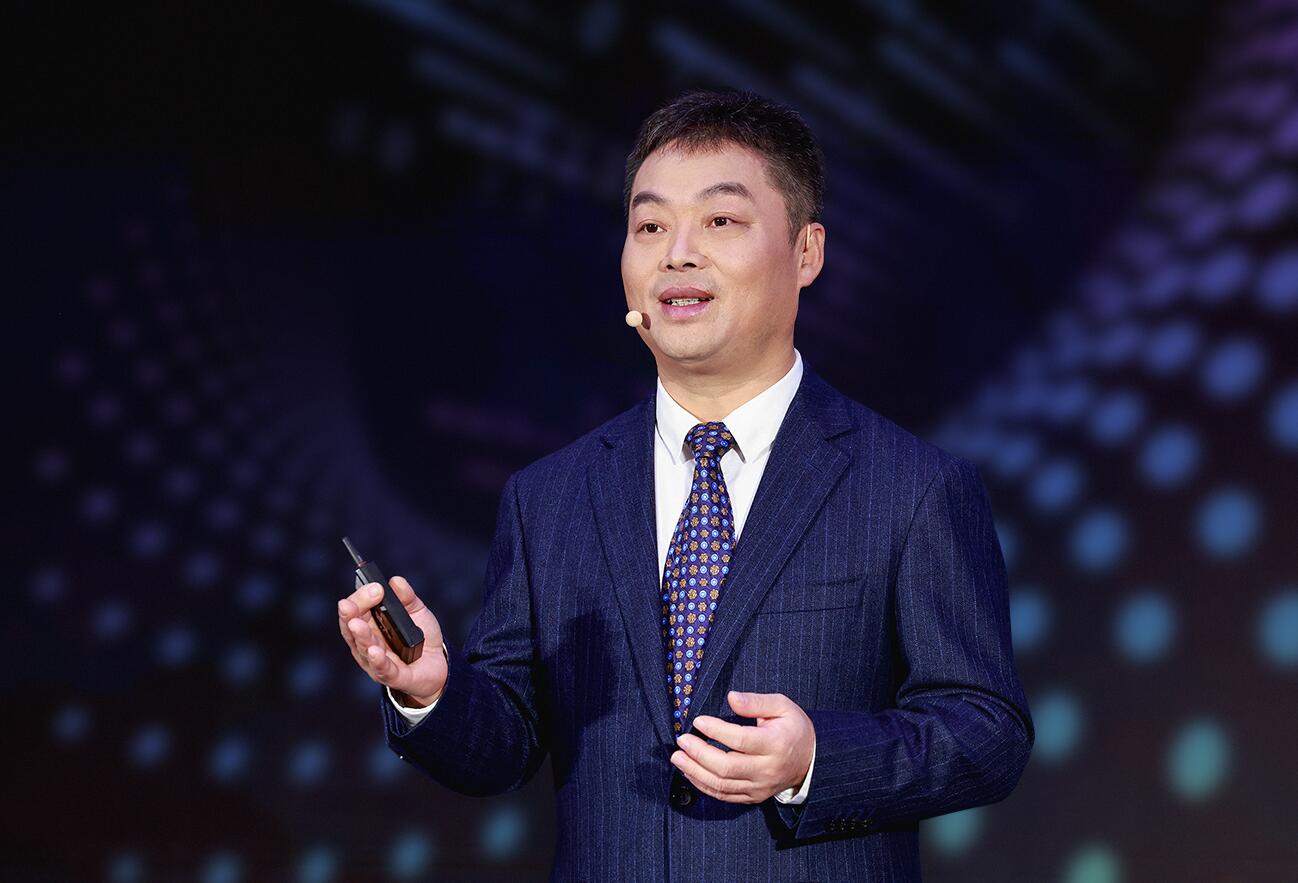 華為云CEO張平安：構(gòu)筑行業(yè)云底座，一切皆服務