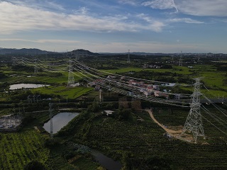 這項(xiàng)工程投產(chǎn)送電，將提高湖北省西電東送通道送電能力