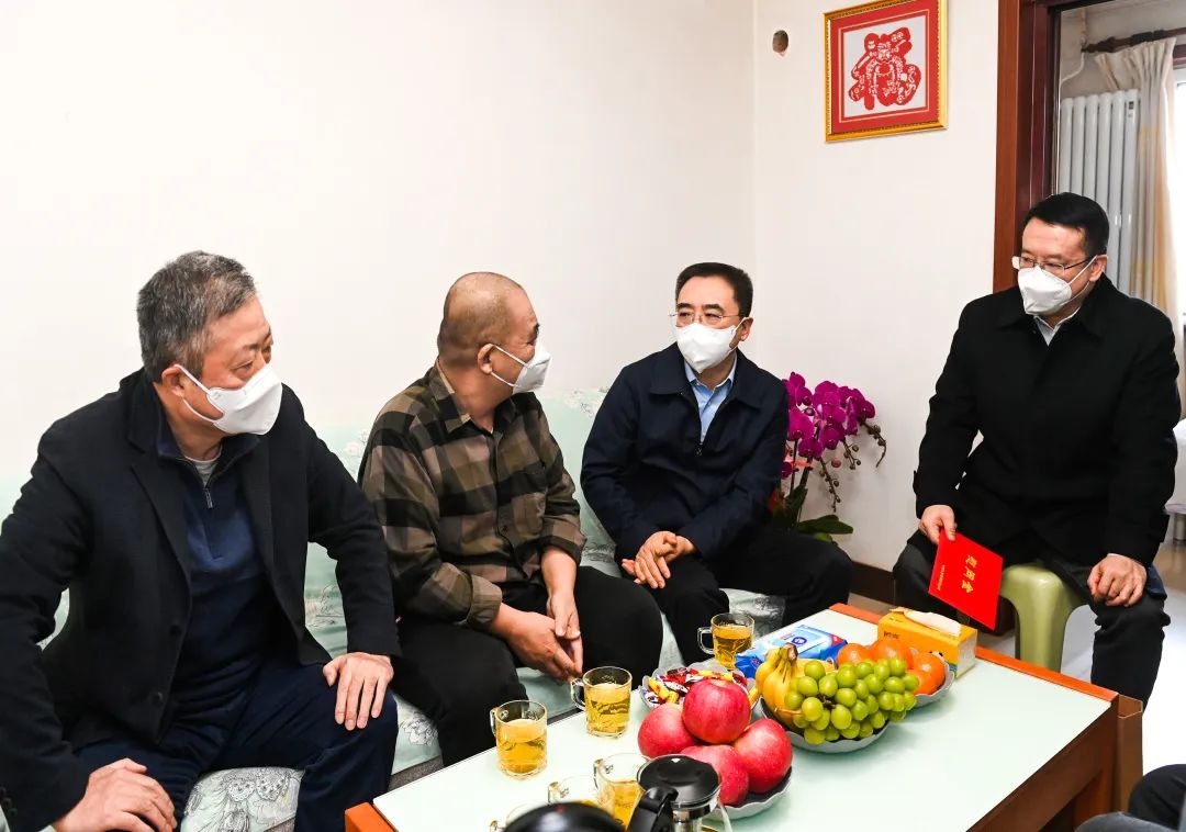 鄒磊、劉明勝走訪慰問退休老領(lǐng)導(dǎo)、勞模遺屬、困難黨員群眾
