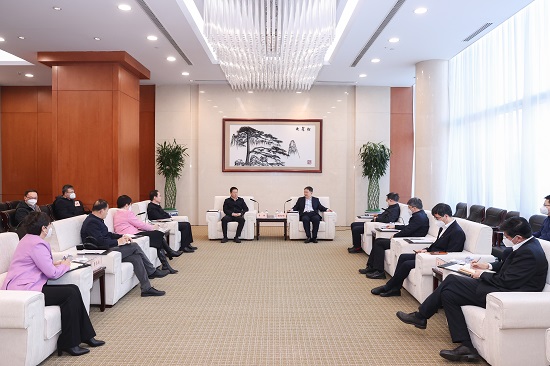溫樞剛鄧建玲會(huì)見(jiàn)鄂爾多斯市委書(shū)記李理、市長(zhǎng)杜匯良
