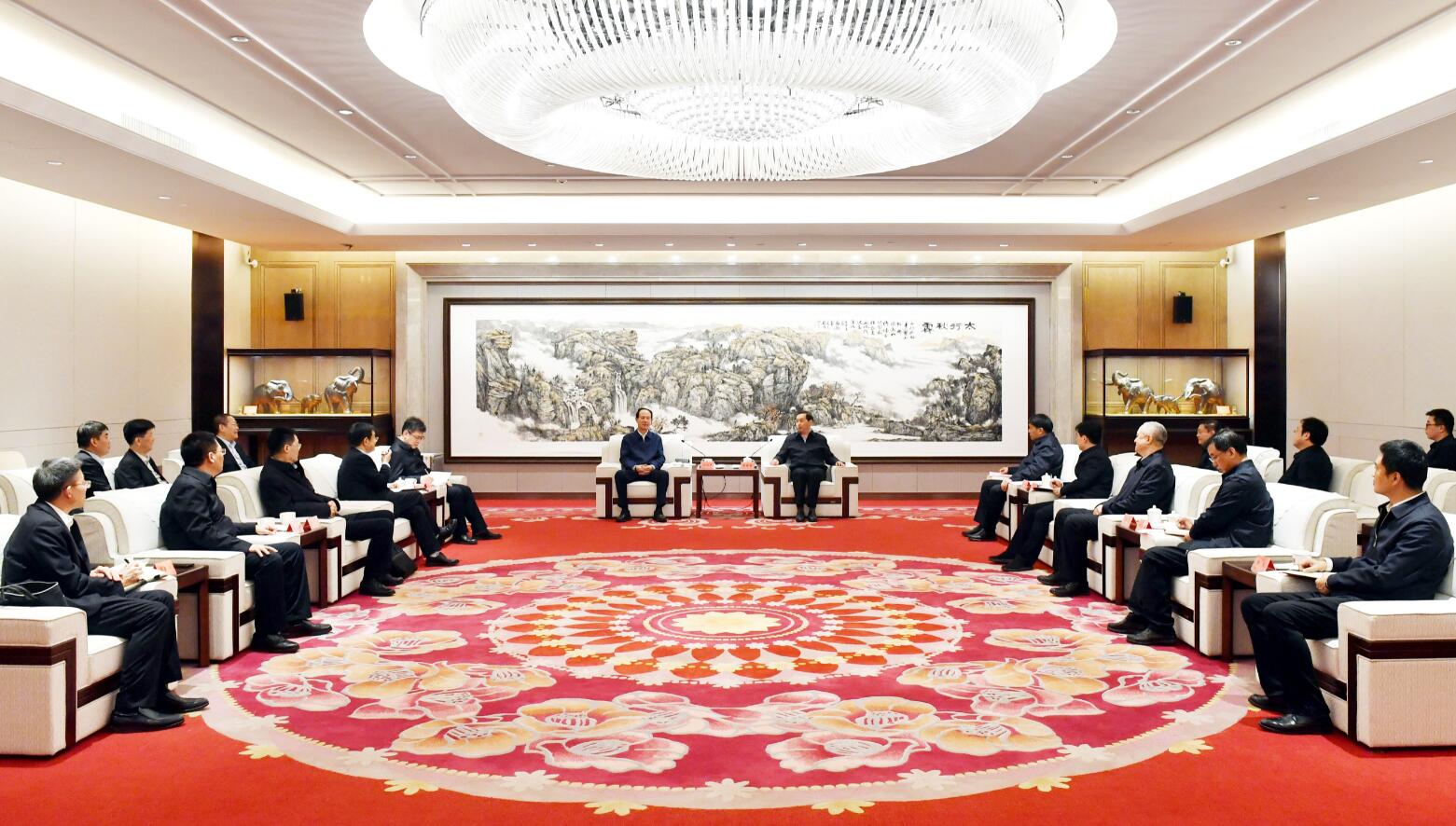 中國電建黨委書記、董事長丁焰章與河北省委常委、石家莊市委書記張超超會(huì)談