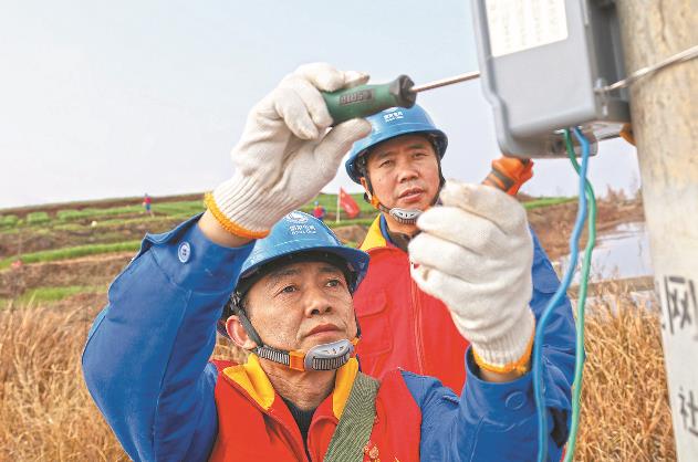 四川通江護(hù)航春灌用電，60支服務(wù)隊(duì)奔走田間