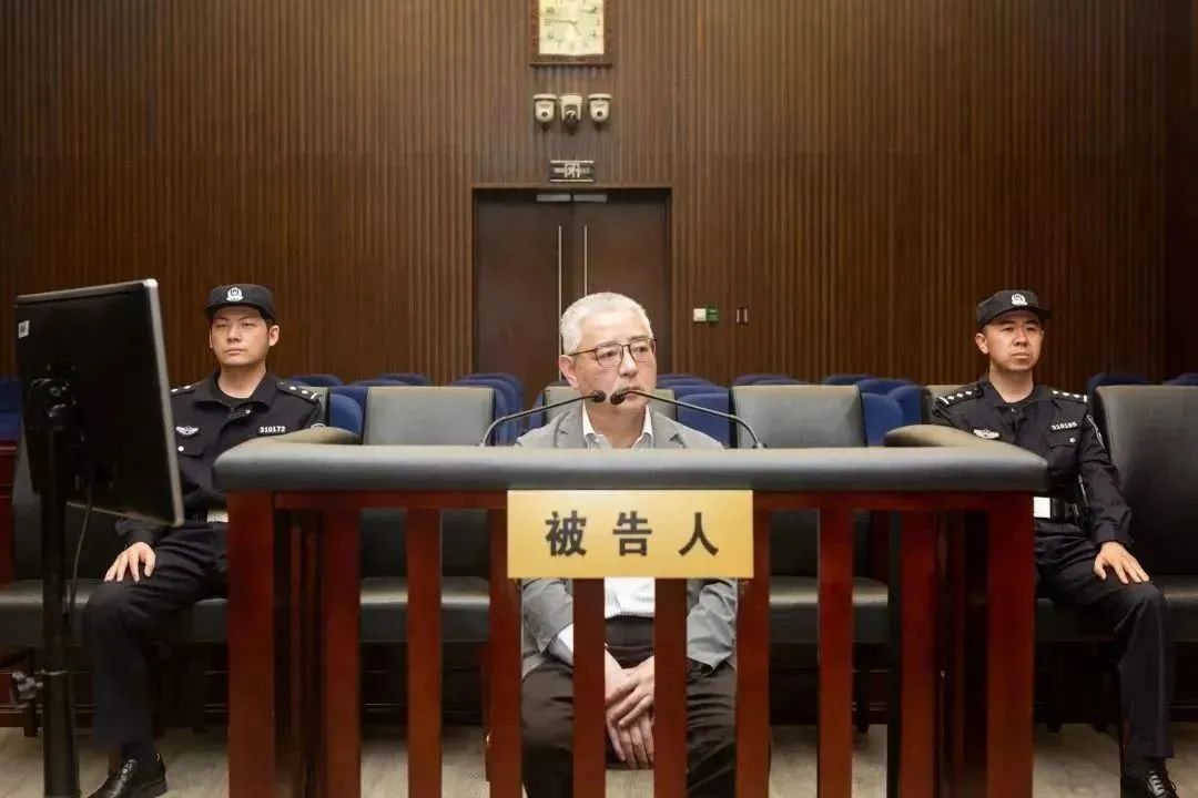 被控受賄1.56億，原上海電氣集團(tuán)股份有限公司總裁、董事長(zhǎng)鄭建華受審