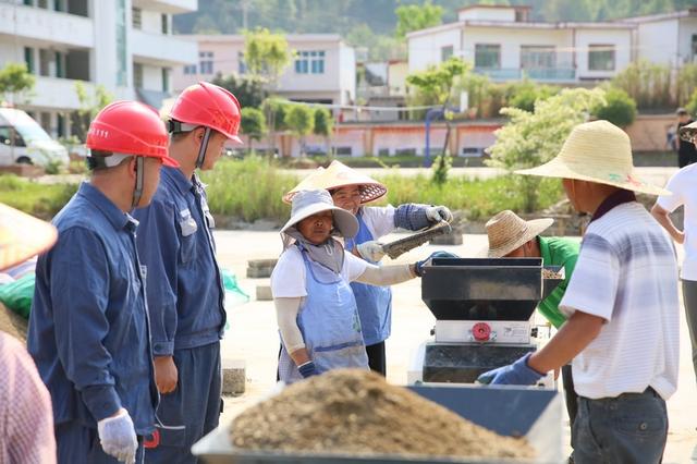 貴州貞豐機(jī)械化育秧抓農(nóng)時 電力“三?！敝焊? width=