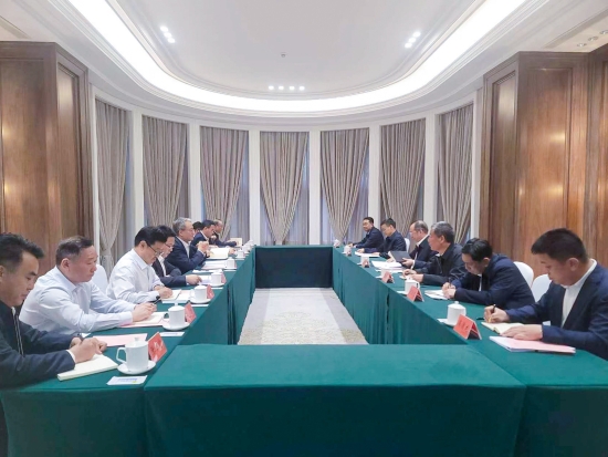 中國(guó)電建黨委副書記、總經(jīng)理王斌與黑龍江省常務(wù)副省長(zhǎng)王一新舉行會(huì)談