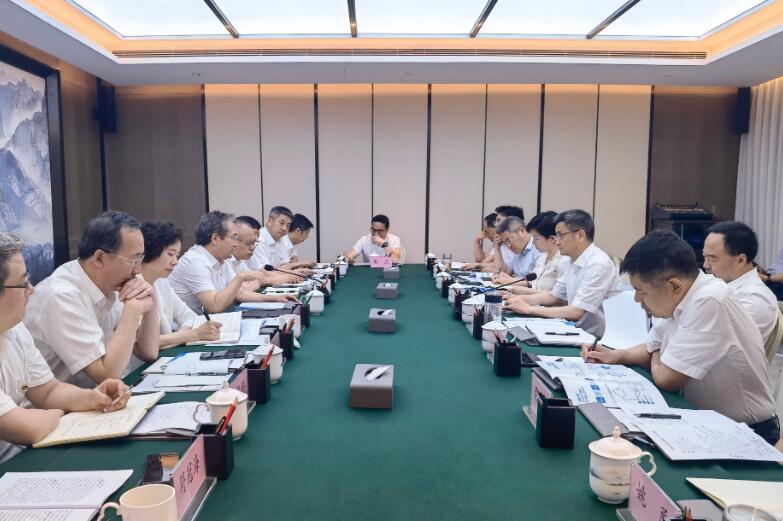 中國(guó)能建副總經(jīng)理吳云與襄陽(yáng)市委副書記、市長(zhǎng)王太暉會(huì)談