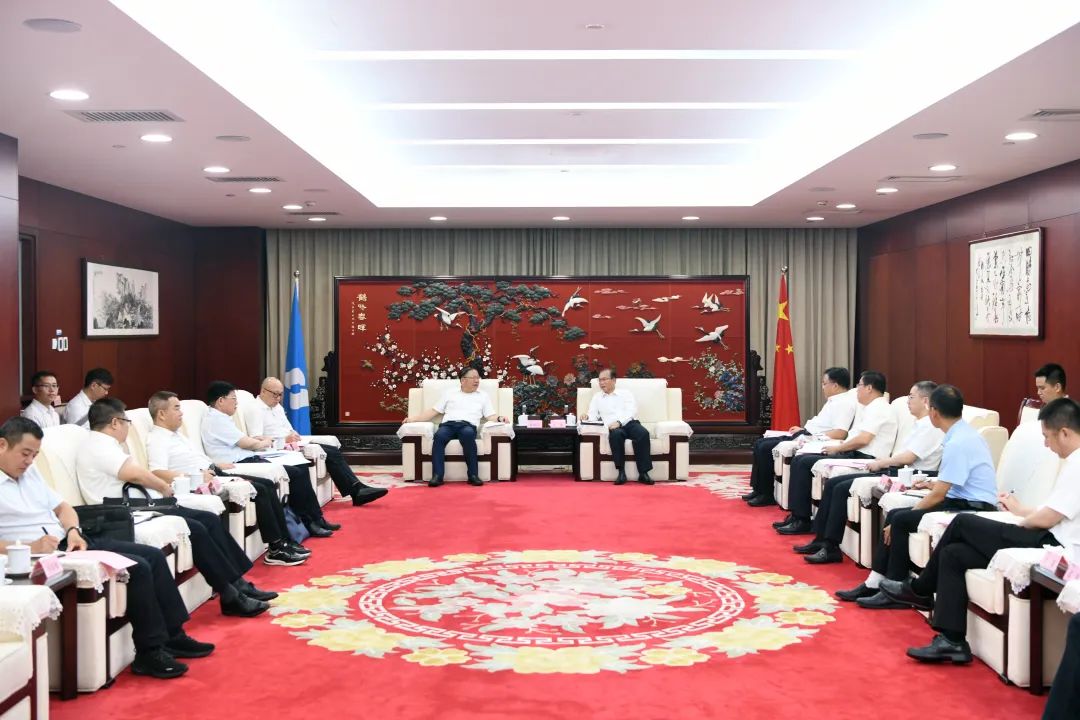 江毅與廣西壯族自治區(qū)人民政府黨組成員、國資委黨委書記秦如培舉行會(huì)談