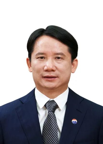 曾任貴州省能源局黨組書記、局長 丁雄軍當(dāng)選中國貴州茅臺(tái)酒廠(集團(tuán))黨委書記