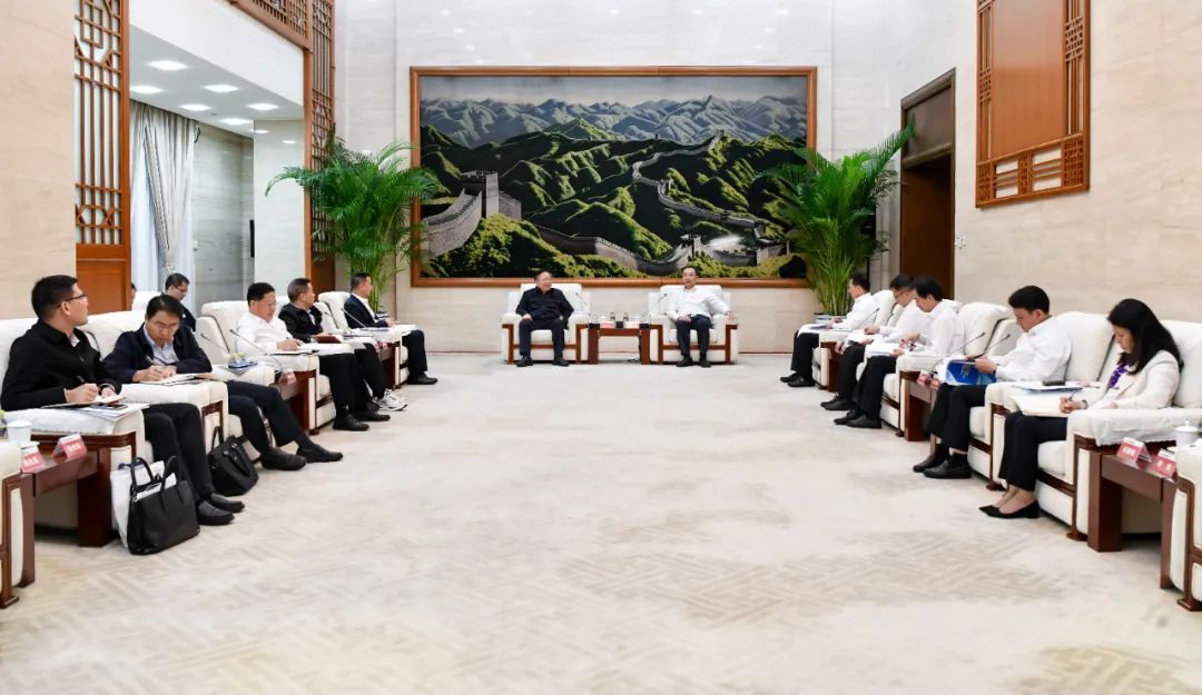 大唐集團(tuán)有限公司黨組書記、董事長(zhǎng)鄒磊與廣西壯族自治區(qū)國(guó)資委黨委書記秦如培會(huì)談