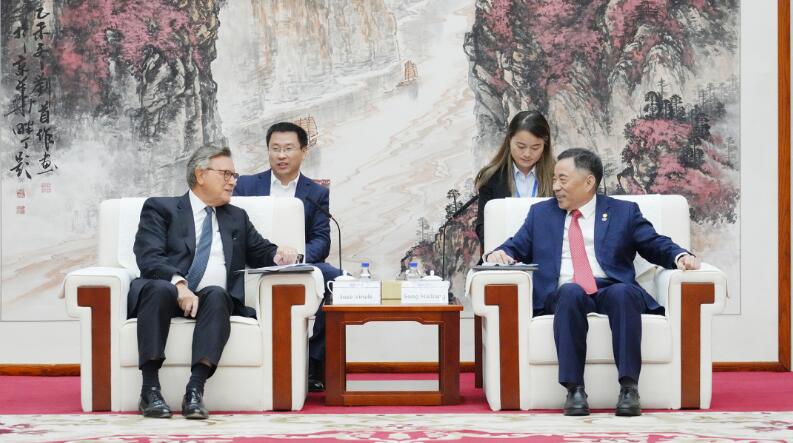 中國能建黨委書記、董事長宋海良與渣打集團主席韋浩思會談