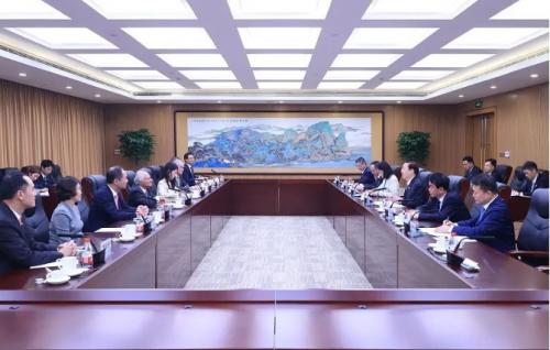 國(guó)家電網(wǎng)與香港中電集團(tuán)推動(dòng)清潔能源開(kāi)發(fā)利用、促進(jìn)新能源發(fā)展等方面深化合作