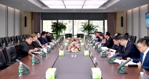 中國電建黨委書記、董事長丁焰章同洪都拉斯國會主席雷東多舉行會談