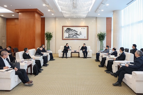 溫樞剛鄧建玲會(huì)見(jiàn)中廣核集團(tuán)董事長(zhǎng)楊長(zhǎng)利、總經(jīng)理高立剛