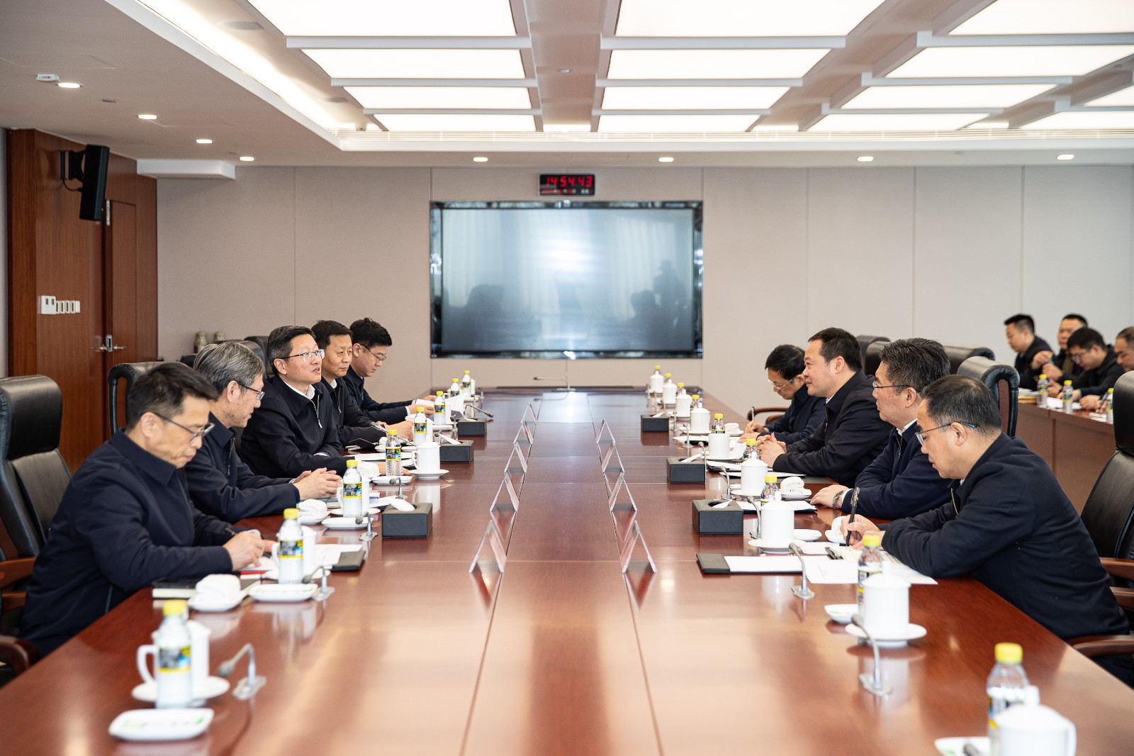 國家能源集團(tuán)公司總經(jīng)理、黨組副書記余兵會(huì)見上饒市委書記陳云