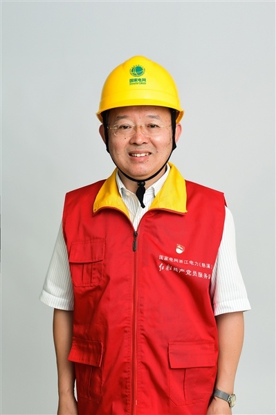 全國人大代表、國網(wǎng)浙江慈溪市供電公司客服中心社區(qū)經(jīng)理錢海軍——讓訴訟服務(wù)之光照亮千家萬戶