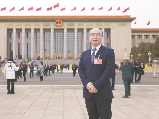 【兩會(huì)好聲音】全國(guó)人大代表，國(guó)網(wǎng)山東公司董事長(zhǎng)、黨委書記 王志偉：推動(dòng)新能源高質(zhì)量發(fā)展 助力美麗中國(guó)建設(shè)