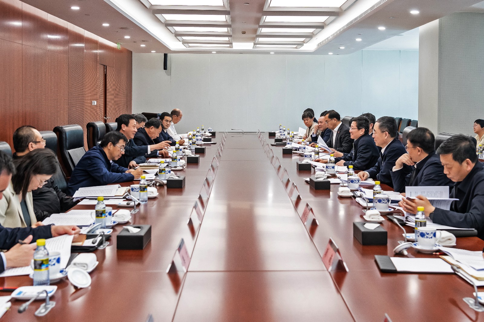 國家能源局黨組成員、副局長任京東一行到國家能源集團(tuán)調(diào)研