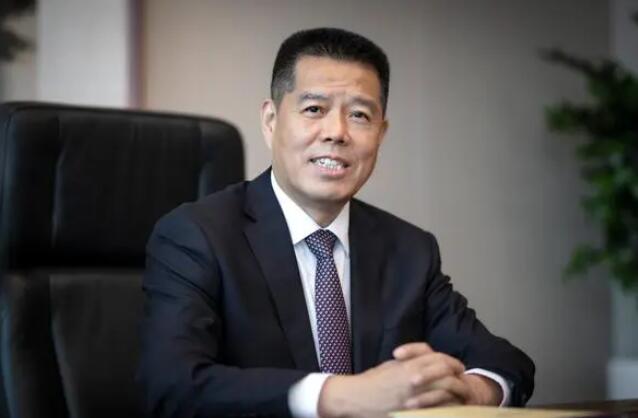加快推動(dòng)傳統(tǒng)煤炭企業(yè)向新能源企業(yè)轉(zhuǎn)型發(fā)展——訪全國(guó)人大代表，山東能源集團(tuán)黨委書記、董事長(zhǎng) 李偉
