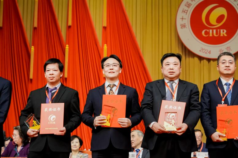 中國能建綠色建材公司黨委書記、董事長，綠色先進(jìn)材料研究院院長蔣洋榮獲“2023年中國產(chǎn)學(xué)研合作創(chuàng)新獎”