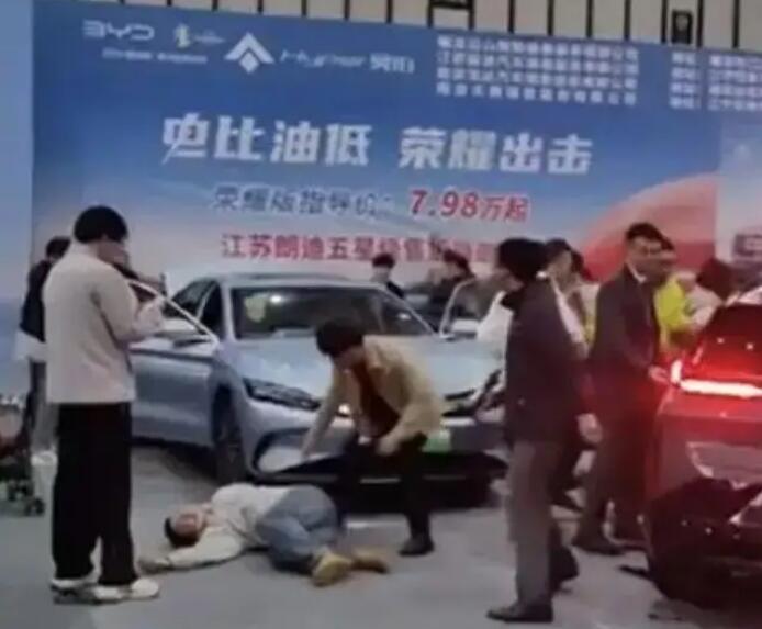 突然啟動!參展車撞傷5人，車企最新回應(yīng)