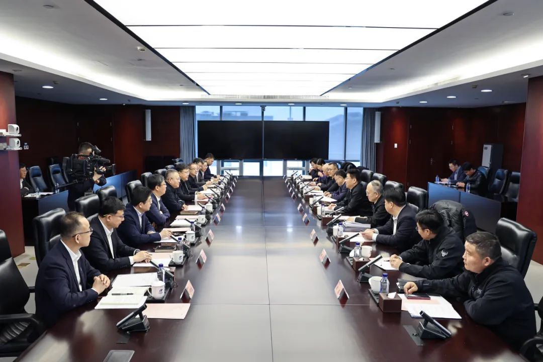 華電集團(tuán)黨組副書記、總經(jīng)理葉向東與北京市副市長高朋舉行會(huì)談