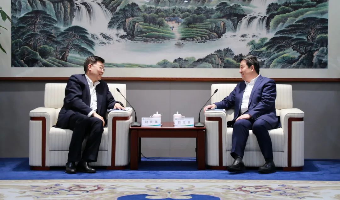 中國電氣裝備黨委書記、董事長白忠泉會見首鋼集團(tuán)黨委書記、董事長趙民革