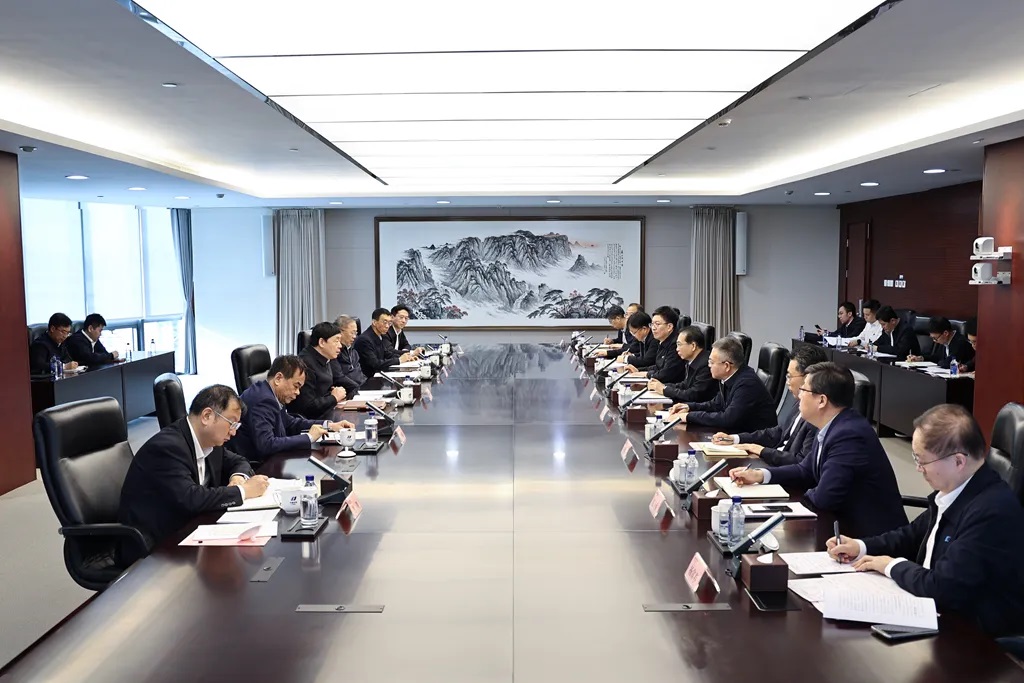 華電集團(tuán)董事長江毅、總經(jīng)理葉向東與國家電網(wǎng)董事長、黨組書記張智剛會談