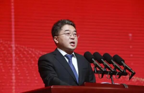 “垃圾大王”嚴圣軍，拿啥完成近千億投資?