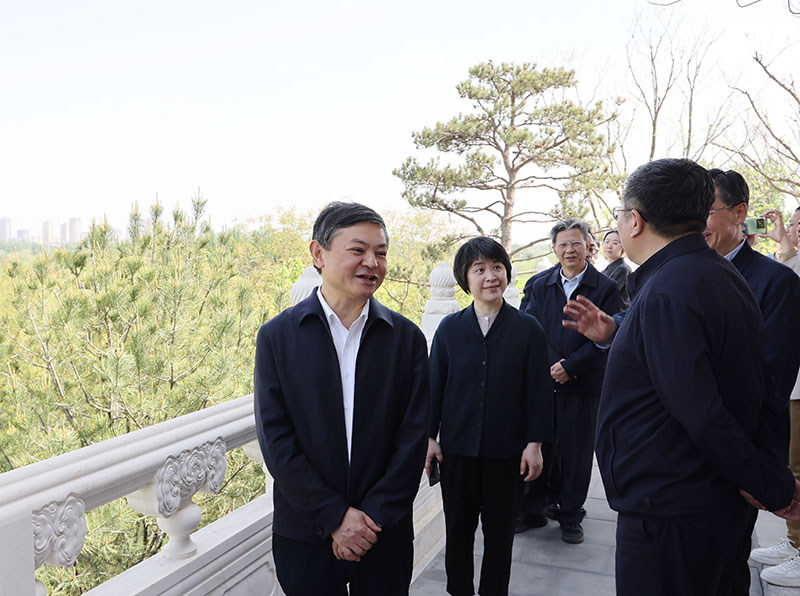 生態(tài)環(huán)境部部長(zhǎng)黃潤秋赴北京城市副中心調(diào)研生態(tài)環(huán)境保護(hù)工作