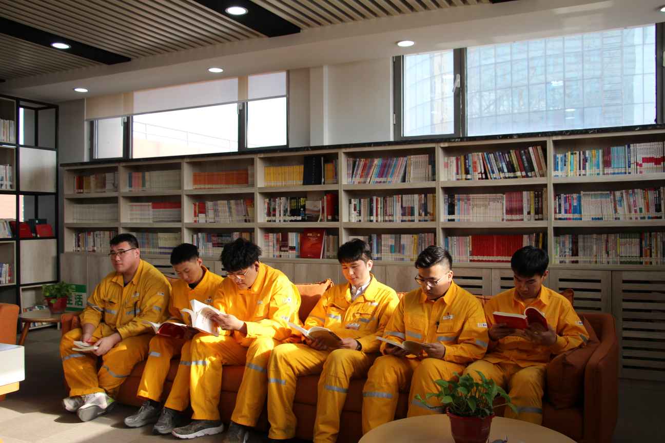 華潤電力盤錦公司“學習百年黨史、誦讀紅色經(jīng)典”青年讀書分享活動