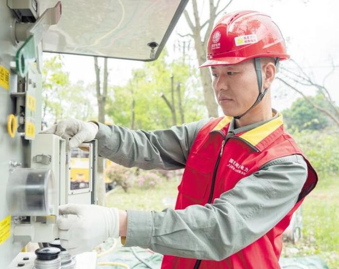 賀彪：星城萬家燈火，“帶電護衛(wèi)”用心守候