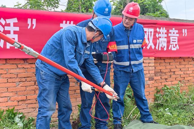國網商洛供電公司圓滿完成年度首次35千伏帶電作業(yè)