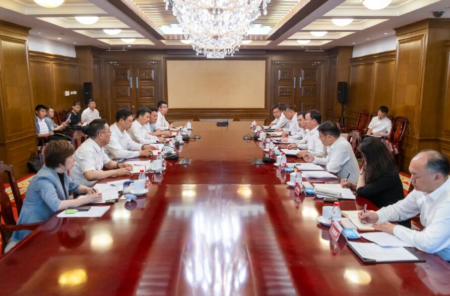 大唐集團總經(jīng)理、黨組副書記張傳江與阜新市委書記胡濤、市長周鵬舉會談