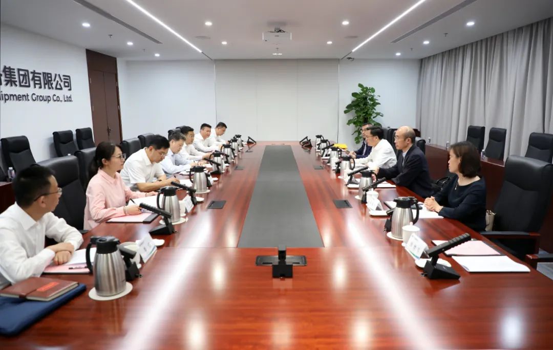 中國(guó)電氣裝備黨委副書記、總經(jīng)理周群會(huì)見上海市經(jīng)信委副主任湯文侃