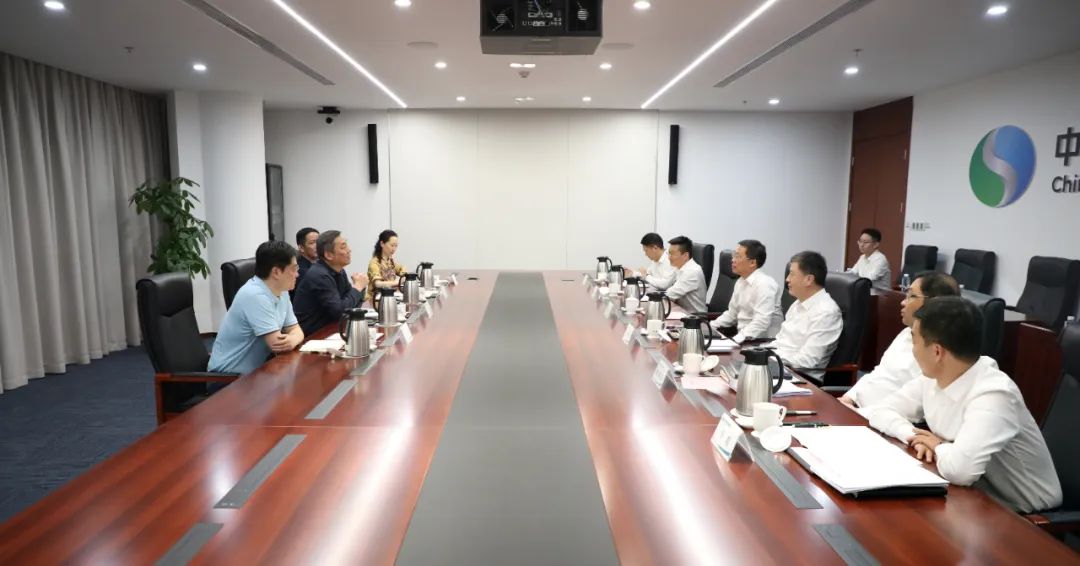 中國電氣裝備李洪鳳董事長、周群總經(jīng)理會見上海市經(jīng)信委副主任戎之勤