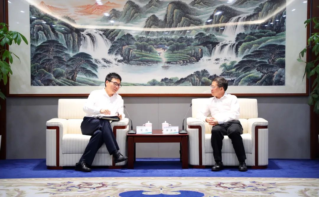 中國電氣裝備黨委書記、董事長李洪鳳會見上海電氣集團黨委書記、董事長吳磊