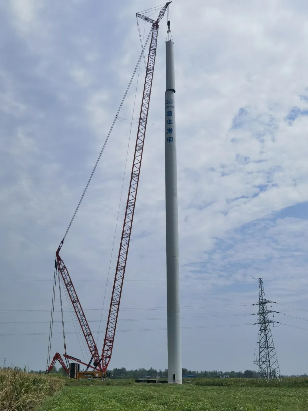 河南省唐河縣東王集、畢店60兆瓦風(fēng)電項(xiàng)目塔筒圓滿完成吊裝