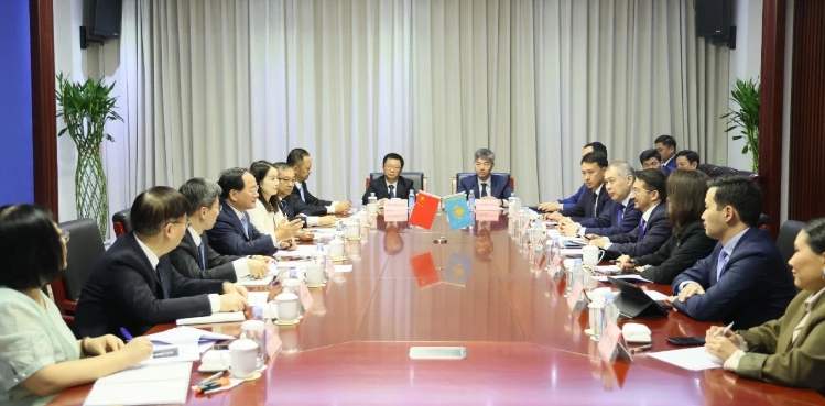 金壯龍會見哈薩克斯坦數(shù)字發(fā)展、創(chuàng)新和航空航天工業(yè)部部長扎斯蘭·馬季耶夫