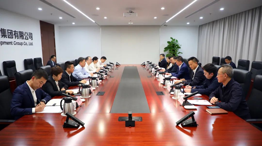 中國電氣裝備黨委書記、董事長李洪鳳會(huì)見上海市國資委黨委書記、主任賀青