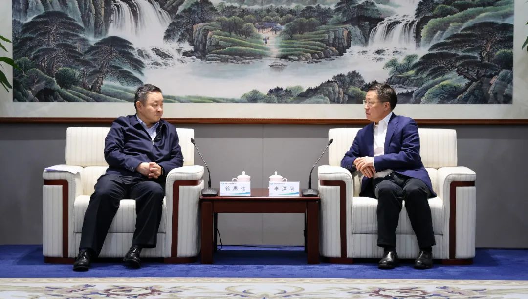 中國電氣裝備黨委書記、董事長李洪鳳會(huì)見中國國新黨委書記、董事長徐思偉