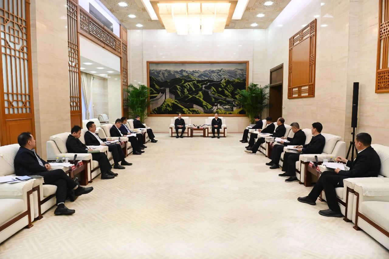 大唐集團黨組書記、董事長鄒磊與中國電建黨委書記、董事長丁焰章會談