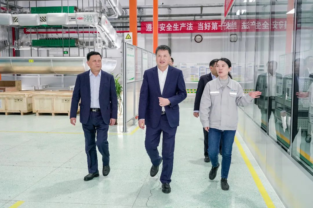 中國電氣裝備黨委副書記、總經(jīng)理周群到河南所屬企業(yè)調研