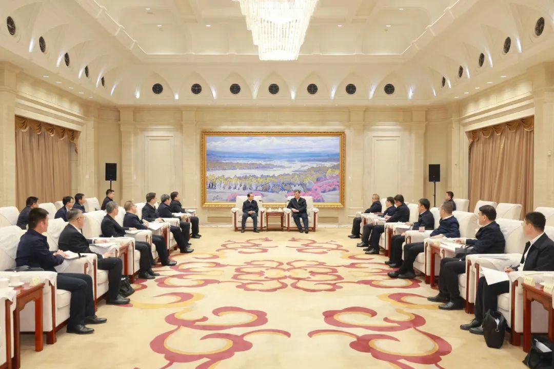 華電集團黨組書記、董事長江毅與新疆維吾爾自治區(qū)主要領導舉行會談