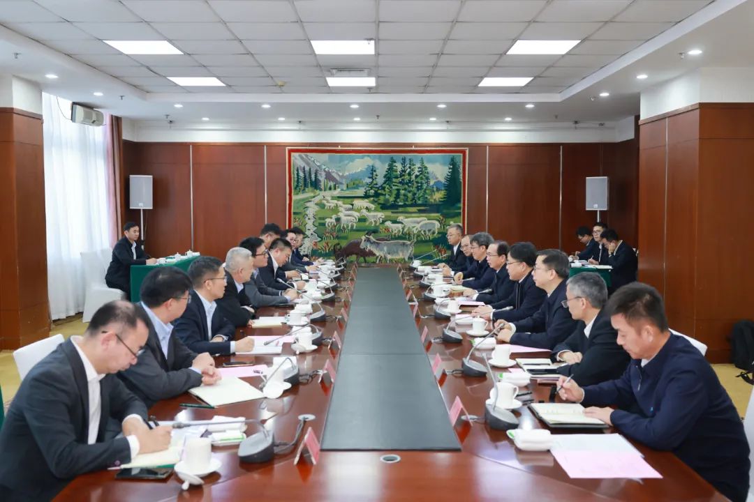 華電集團黨組書記、董事長江毅與上海電氣黨委書記、董事長吳磊舉行會談