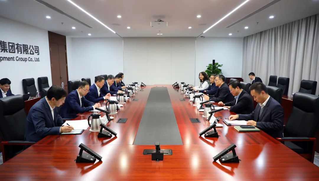 中國電氣裝備董事長李洪鳳、總經(jīng)理周群會(huì)見佛山市委書記唐屹峰
